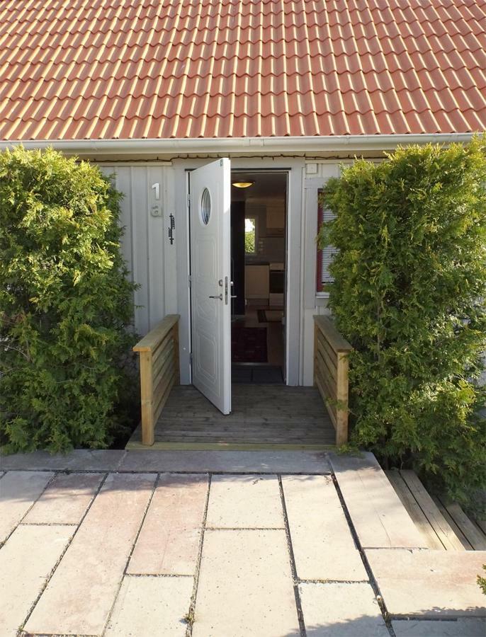 1A, Stuga Med 50M Till Strand Byxelkrok Exterior foto